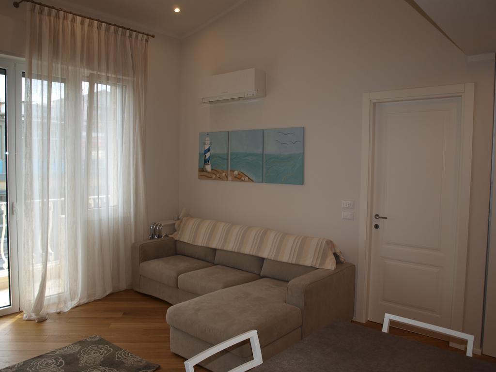 Il Pontile Holidays Apartment Marina di Pietrasanta Zimmer foto